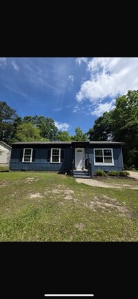 Building Photo - 2641 Village Green Ln
