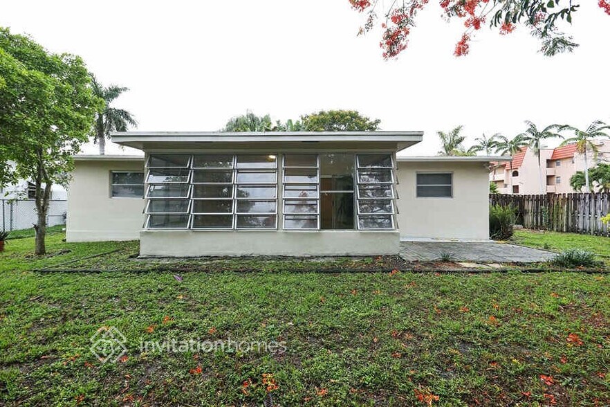 Building Photo - 2430 NW 81st Ave