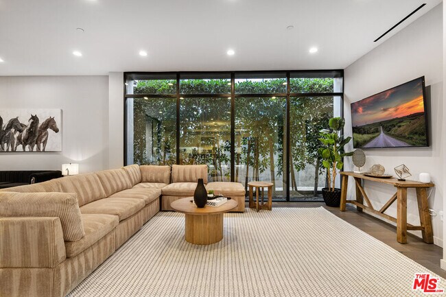 Building Photo - 1847 Coldwater Canyon Dr