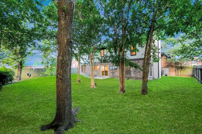 Building Photo - 8823 High Haven Dr