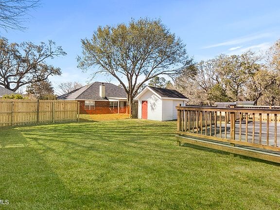 Building Photo - 15095 Cedar Springs Dr