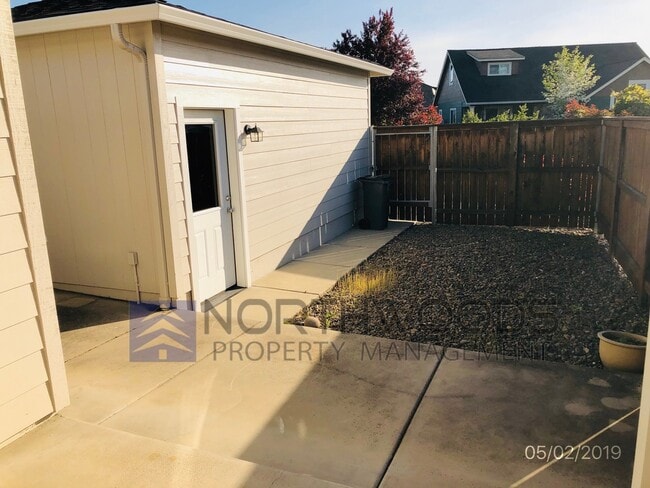 Building Photo - 55+ Community Beautful 2 Bedroom 2 Bathroo...