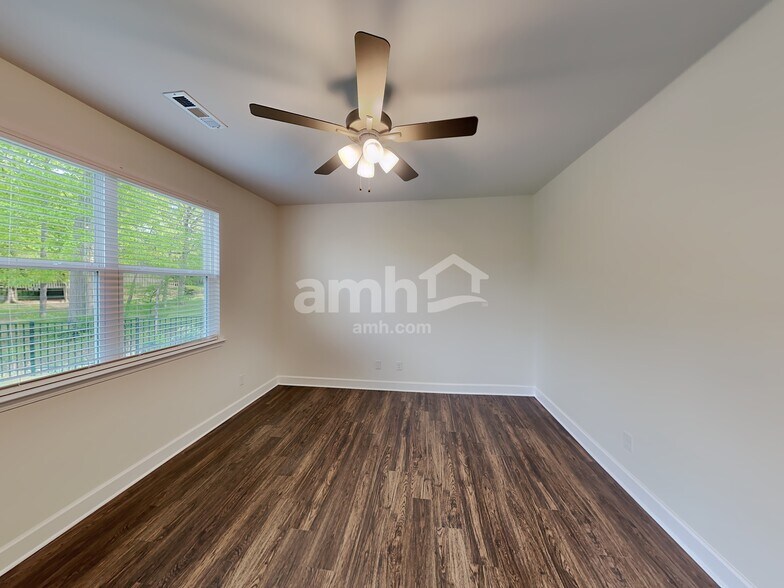 Building Photo - 1033 Bluewater Dr