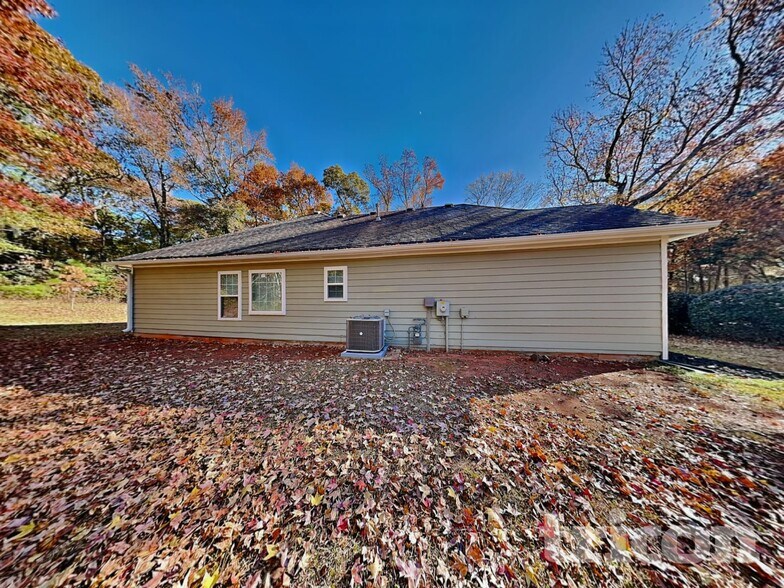 Building Photo - 30 Somerset Ct