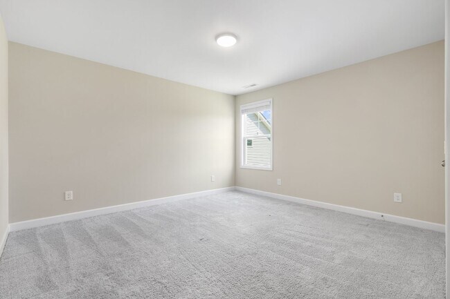 Building Photo - Elegant Home in Oyster Landing