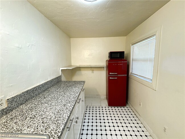 Building Photo - 1871 Shadow Mountain Pl