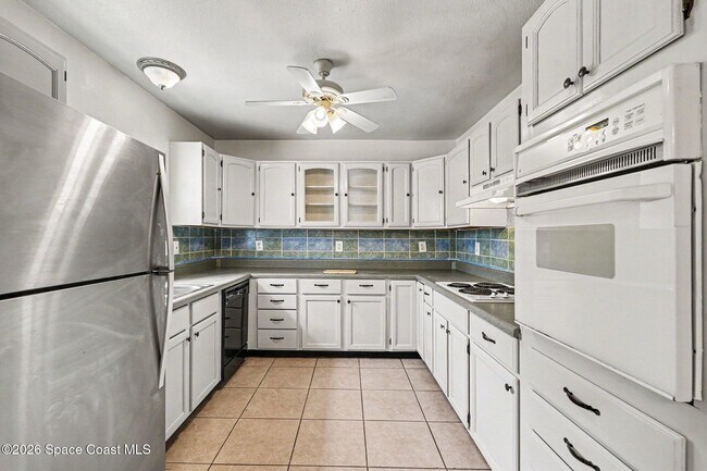 Building Photo - 3960 Barcelona St