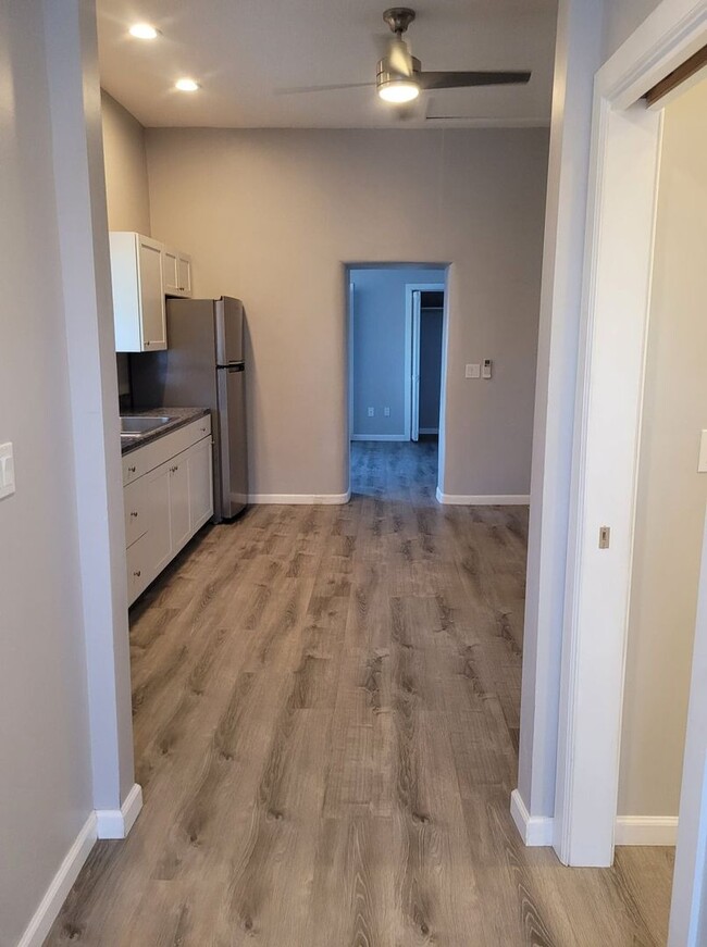 Building Photo - NEWLY REMODELED 1 BED 1 BATH Coming Soon!!