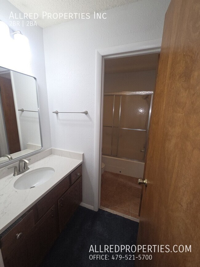 Building Photo - 2588 E Sweetbriar Dr