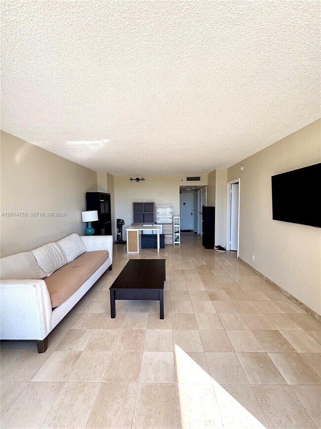 Building Photo - 20301 W Country Club Dr