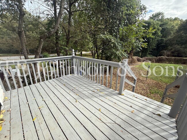 Building Photo - Charming Three Bedroom Home in Winston Sal...