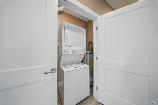 Building Photo - 7 Giada Ln