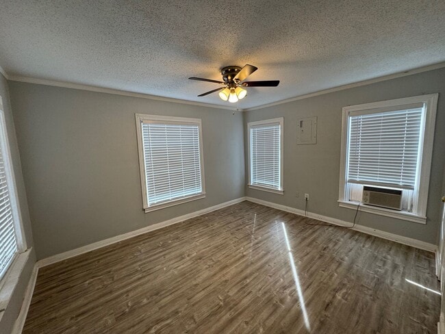 Building Photo - 2101 Mitchell Ave