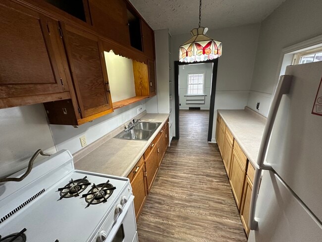 Building Photo - 939 Cunningham-