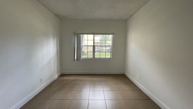 Building Photo - 661 Cypress Lake Blvd