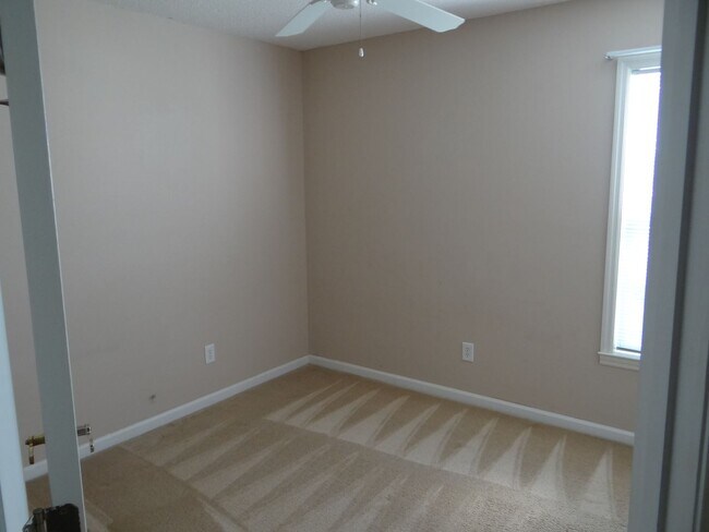Building Photo - Lovely 3 bedroom 2 bath home in 55 and older neighborhood with 2 car garage