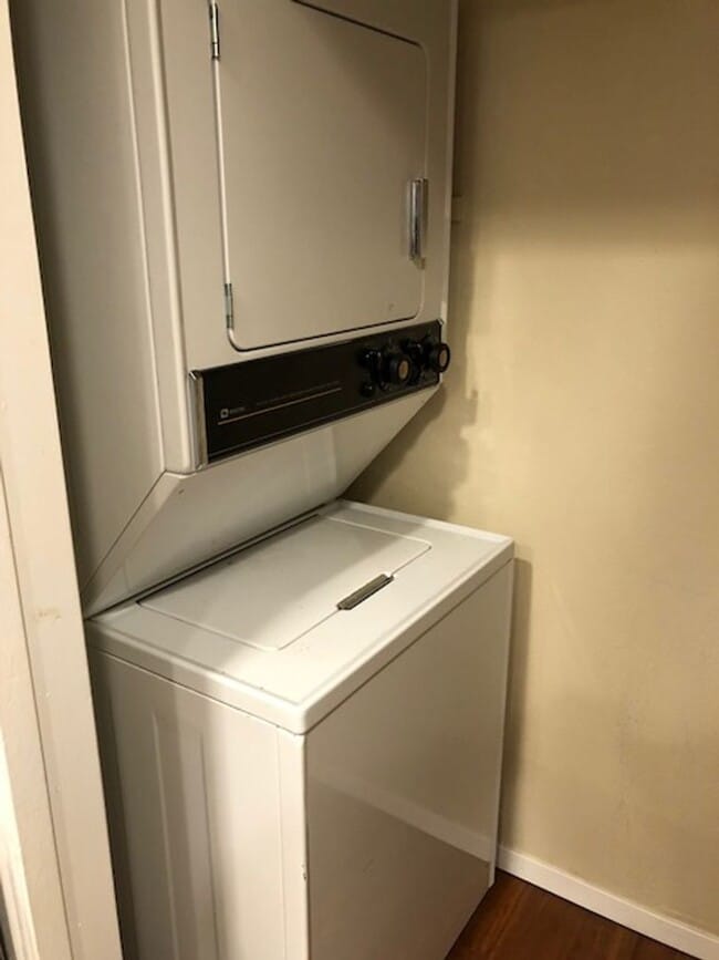 Building Photo - 118000