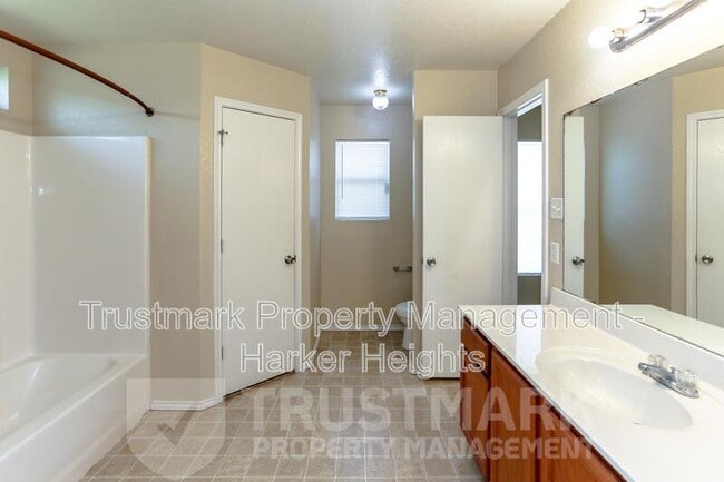 Building Photo - 3907 Deputy Dr