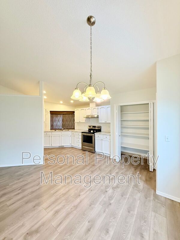 Building Photo - 10411 NE 66th St