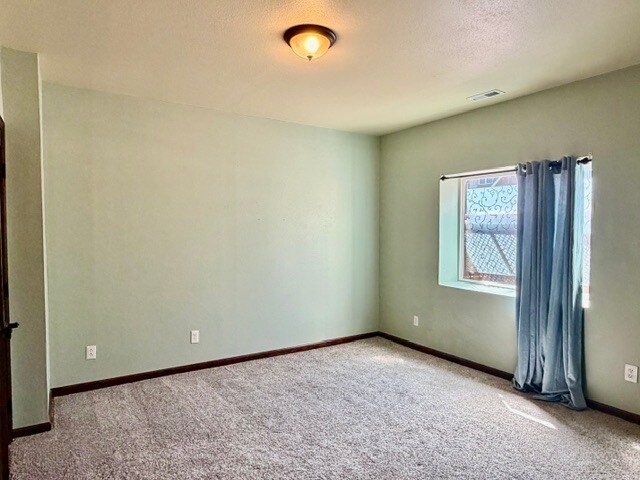 Building Photo - 1112 Meadow Oaks Dr