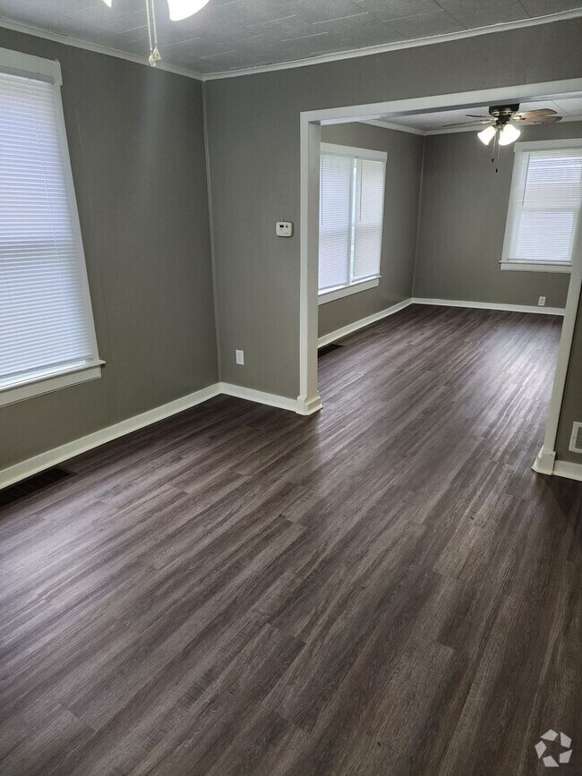 Building Photo - Two unit duplex