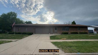 Building Photo - 2013 S Horizon Dr
