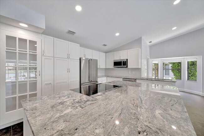 Building Photo - Stunning 3 Bed/ 2 Bath Pool Home in Longwood Run ~ UTC