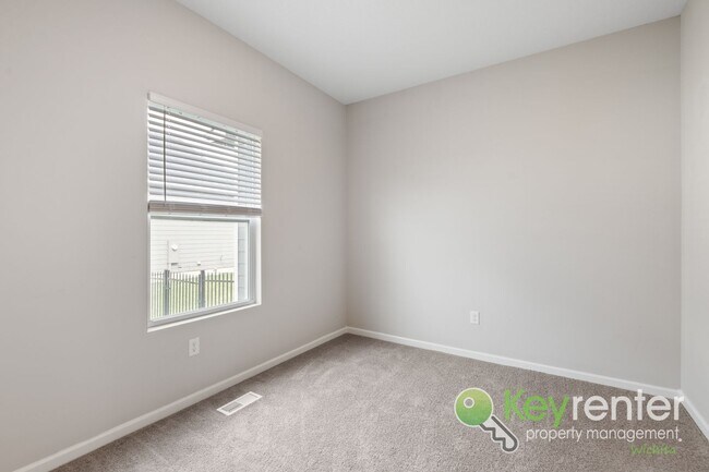 Building Photo - NOVEMBER FREE RENT!! 5 Bedroom 3 Bath Home close to schools and shopping!