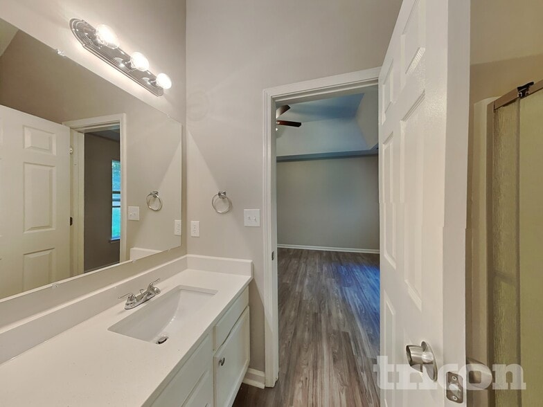 Building Photo - 314 McGinn Grove Dr