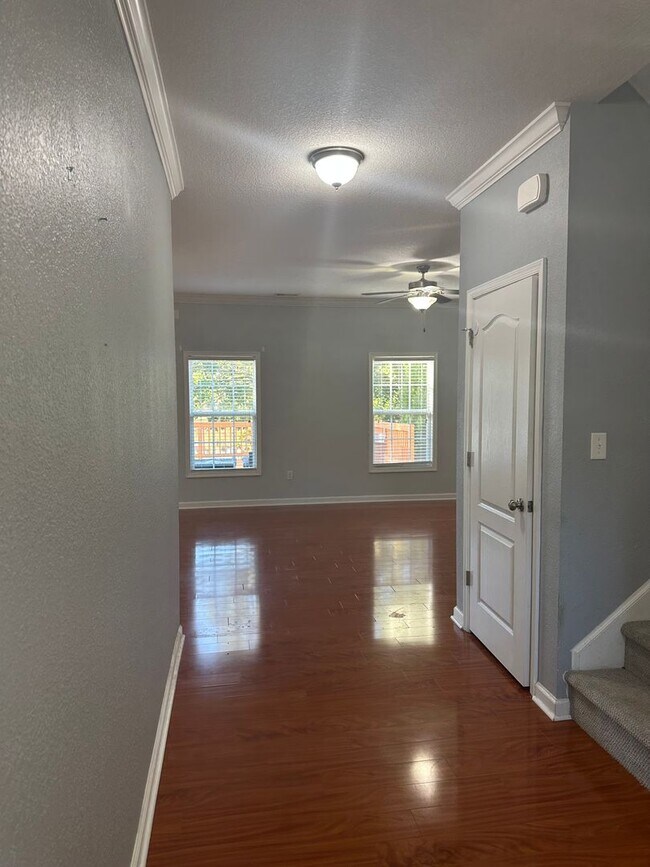 Building Photo - Ingleside