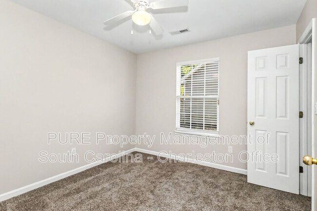 Building Photo - 3372 Wayland Dr