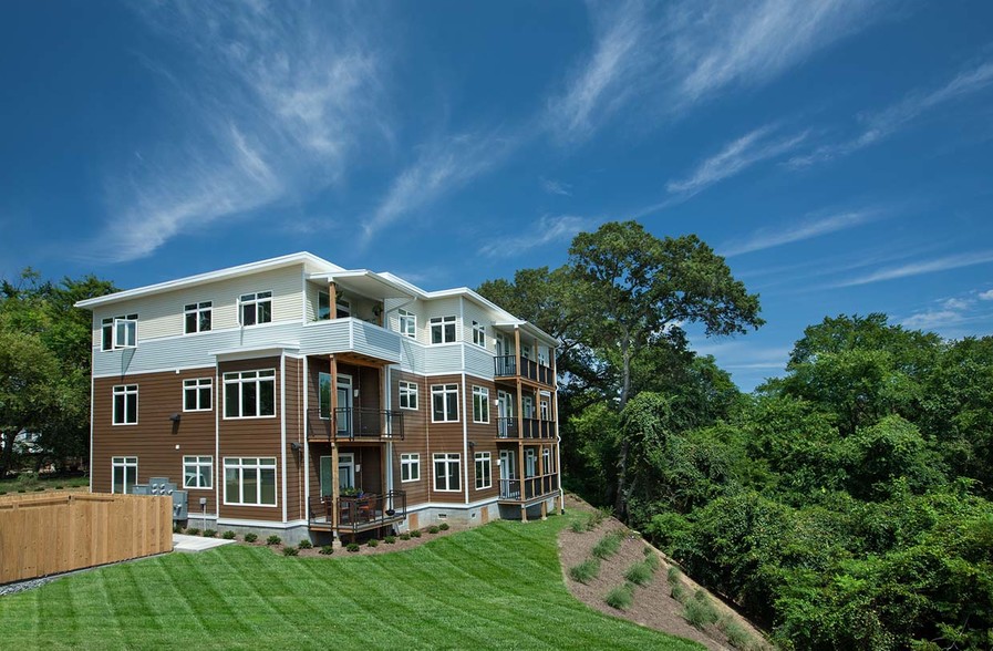 Building Photo - LOFTY APARTMENTS