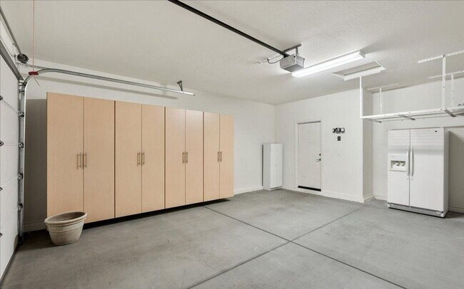 Building Photo - Lovely Two Bedroom Near Golf and Airport-Prescott