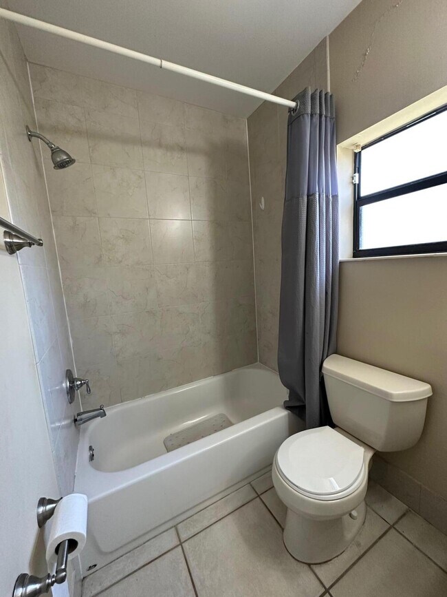 Building Photo - 4509 Carambola Cir S