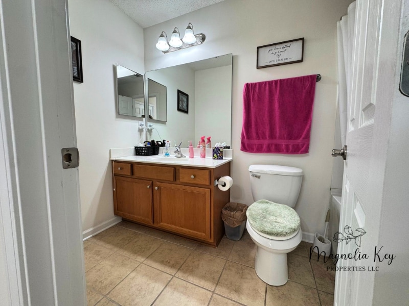 Building Photo - 765 Riverward Dr