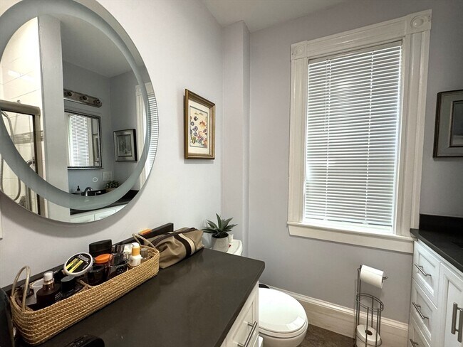 Building Photo - 23-25-25 Fuller St