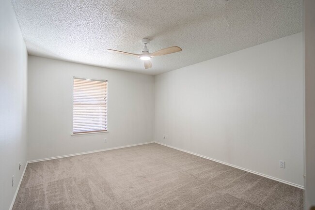 Building Photo - 8121 San Antonio St