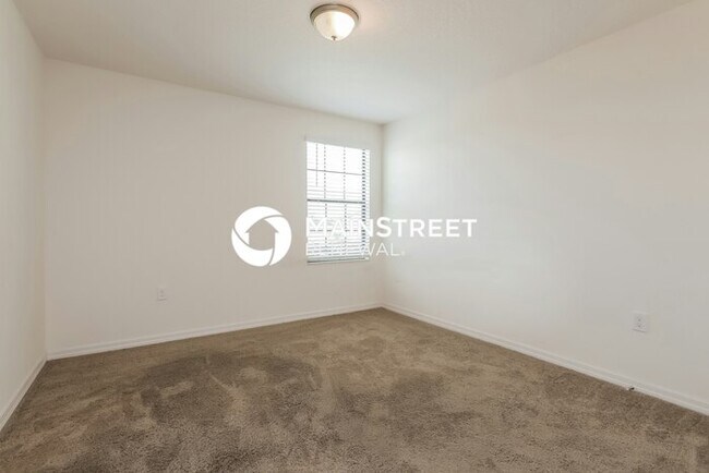Building Photo - 4 Bedroom Pet-Friendly Home in Lakeland, FL with Main Street Renewal