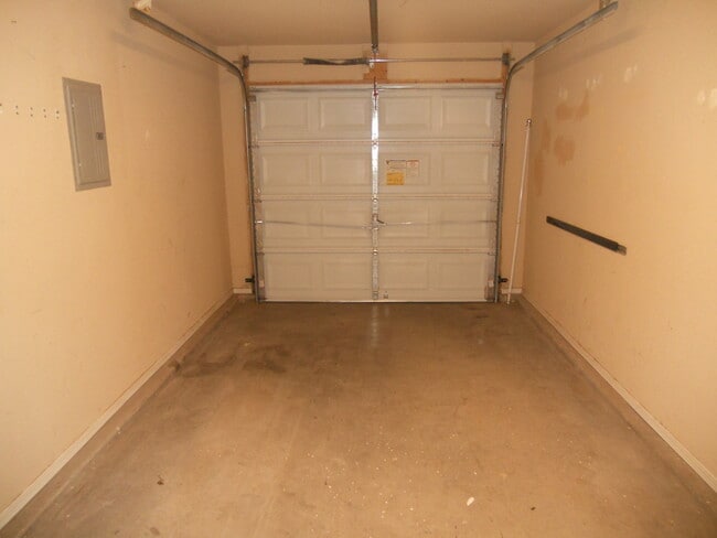 Building Photo - 3 Bedroom 2 Bath With A Mountain View Home!
