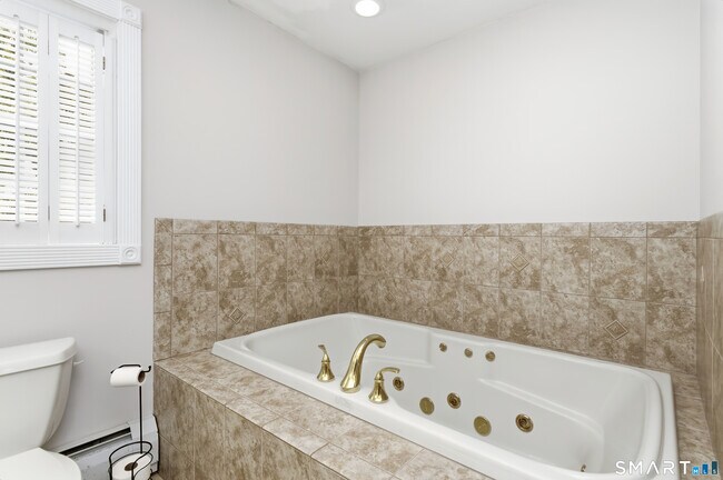 Building Photo - 4 Chatfield St