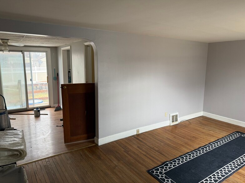 Building Photo - 26 Pinevale Ct