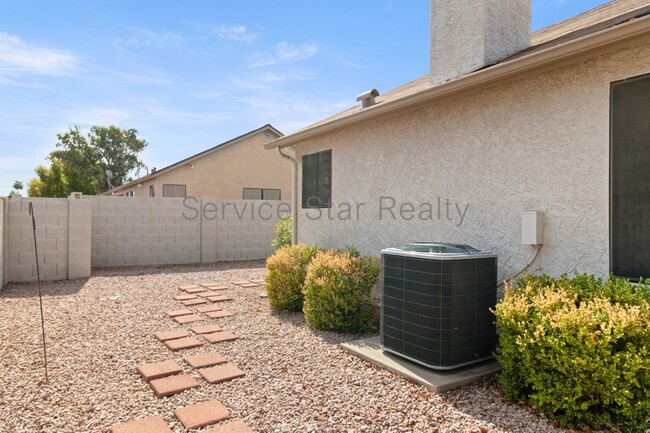 Building Photo - 921 S Val Vista Dr