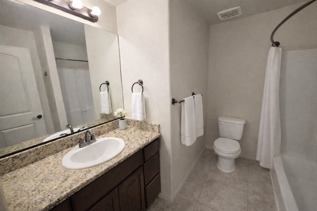 Building Photo - Amazing Patio View!