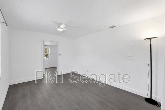 Building Photo - 11448 68th St N