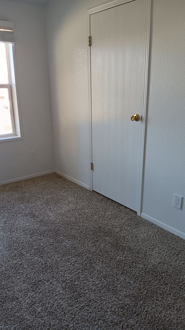 Building Photo - Nice home in a quiet neighborhood