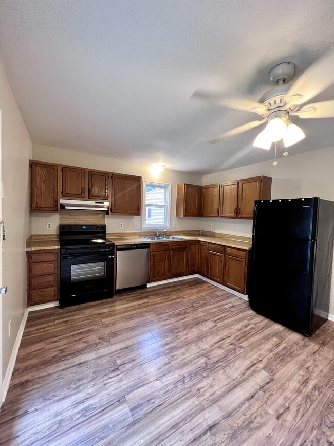 Building Photo - 8326 Summerglen Cir