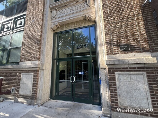 Building Photo - 221 E Cullerton St