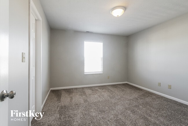 Building Photo - 665 Loon Ln