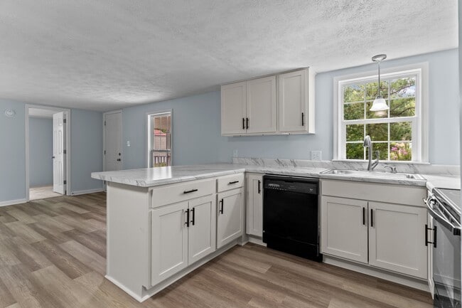 Building Photo - 2061 Center Ct SW