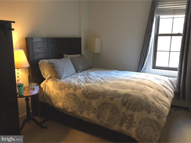 Building Photo - 219 S 18th St